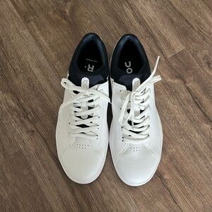 Men’s On cloud sneakers- the Roger
